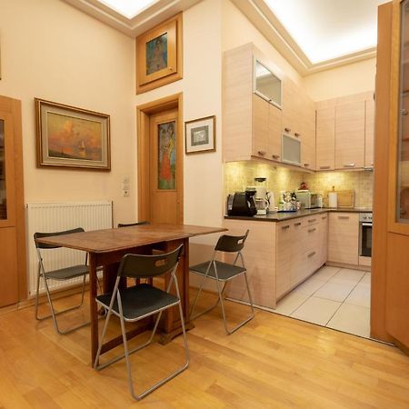 Acropolis Metro St.3 Bedrοοms 6 Persons Maisonette Atena Exterior foto